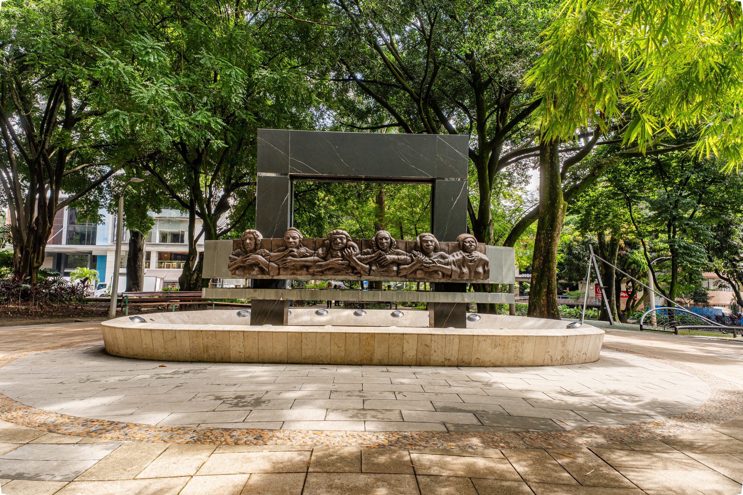 Obra “Las Americas Unidas” – Pedro Nel Gomez en 2do Parque de Laureles