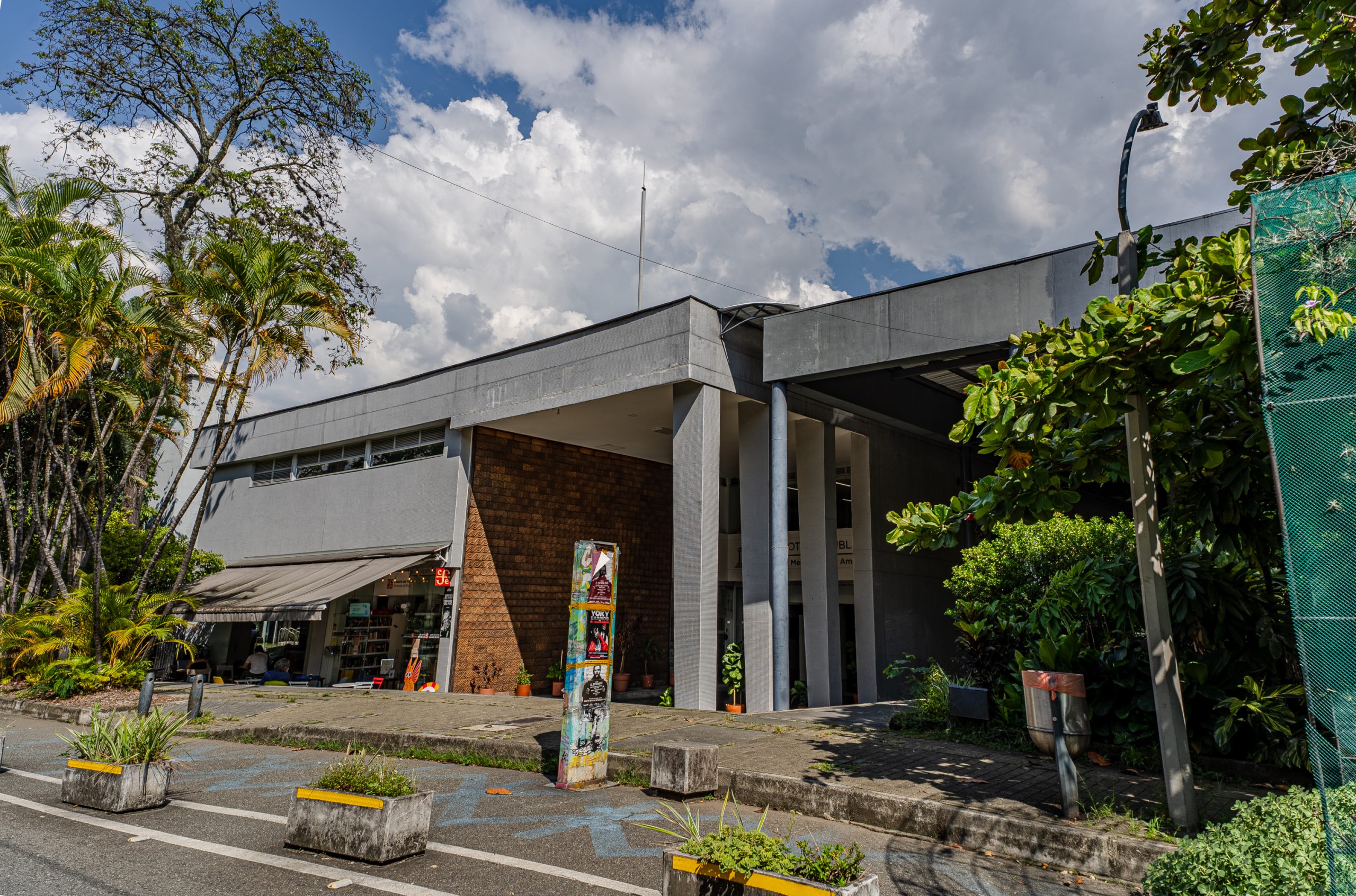 Biblioteca Pública Piloto